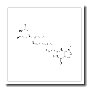 2-(4-{6-[(3R,5S)-3,5-Dimethyl-1-piperazinyl]-4-methyl-3-pyridinyl}phenyl)-7-methyl-3,7-dihydro-4H-pyrrolo[2,3-d]pyrimidin-4-one CAS 1645286-75-4